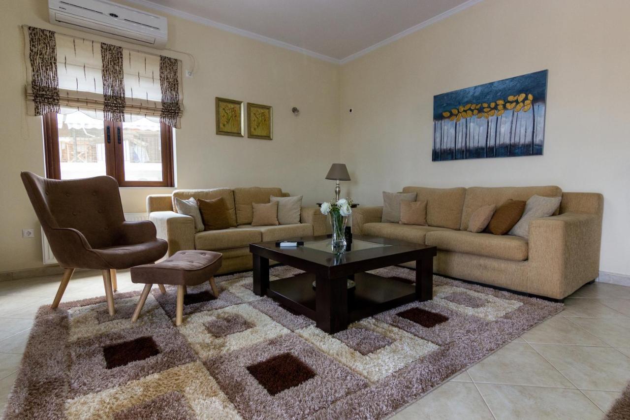 Katerina & Elia'S Family House Apartment เลโอนีดีออน ภายนอก รูปภาพ