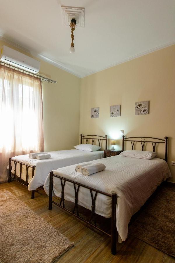 Katerina & Elia'S Family House Apartment เลโอนีดีออน ภายนอก รูปภาพ