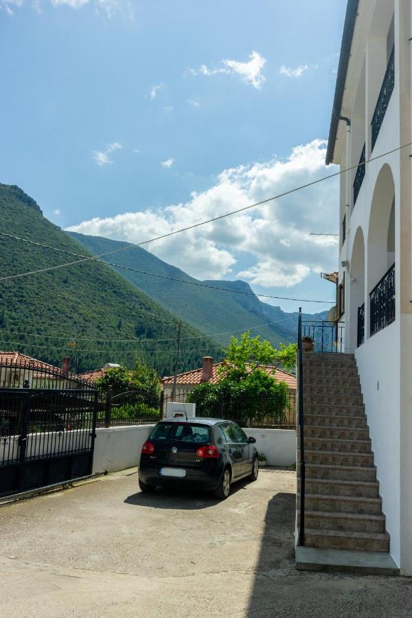 Katerina & Elia'S Family House Apartment เลโอนีดีออน ภายนอก รูปภาพ