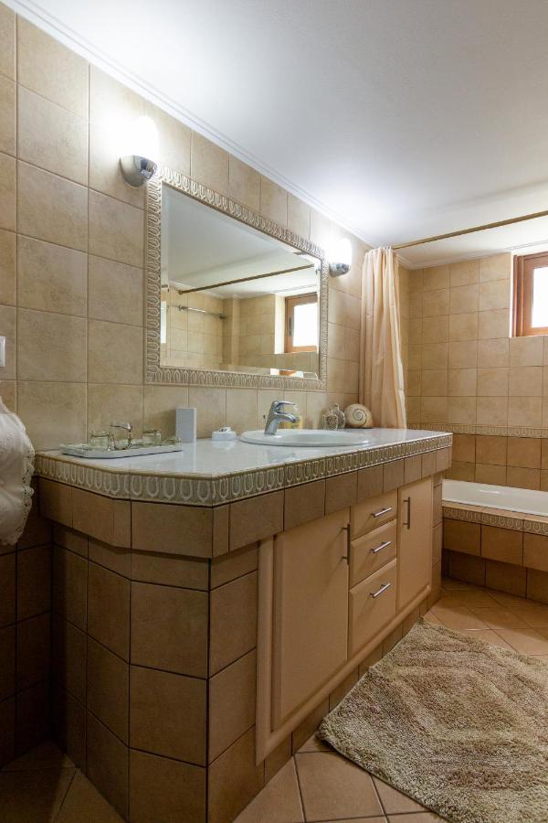Katerina & Elia'S Family House Apartment เลโอนีดีออน ภายนอก รูปภาพ