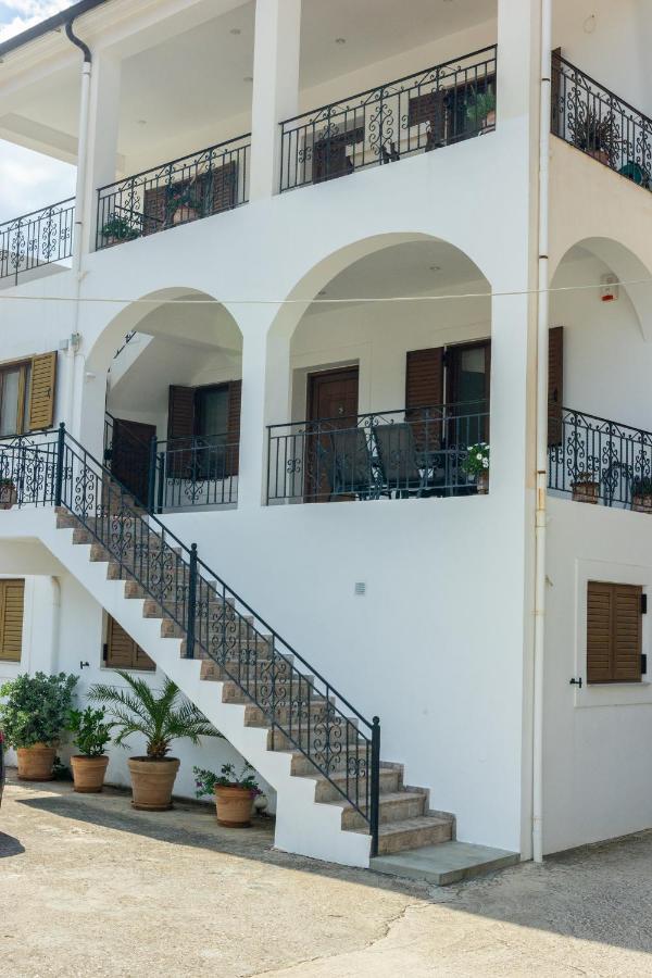 Katerina & Elia'S Family House Apartment เลโอนีดีออน ภายนอก รูปภาพ